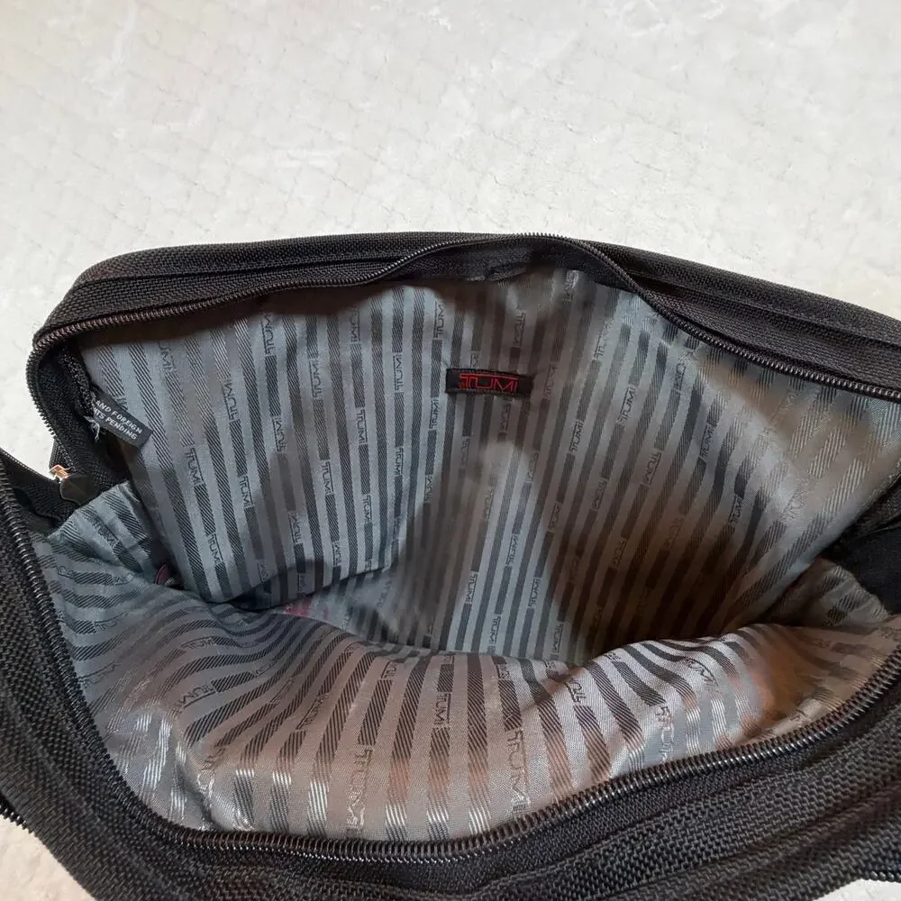 TUMI Alpha Compact Laptop Briefcase Black 15”x11” - Excellent Condition